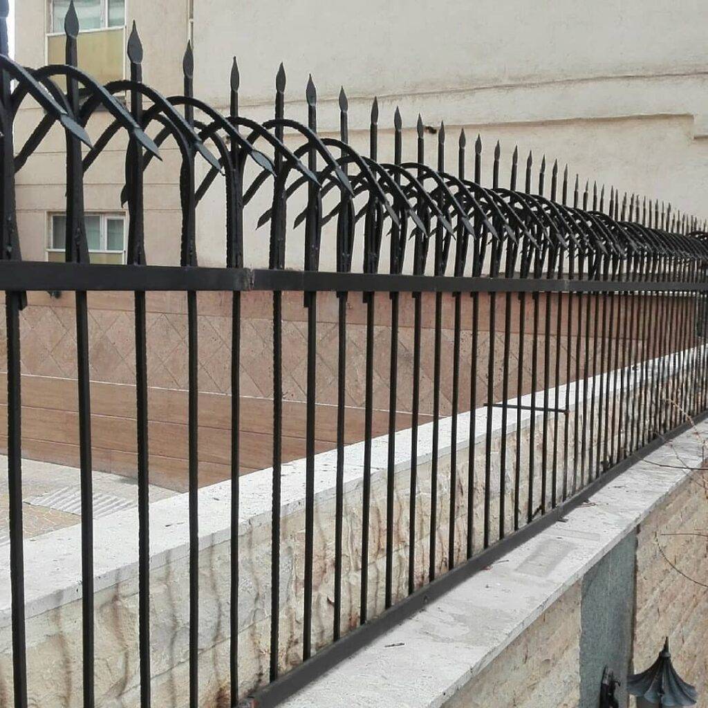 معرفی نرده حفاظتی روی دیوار