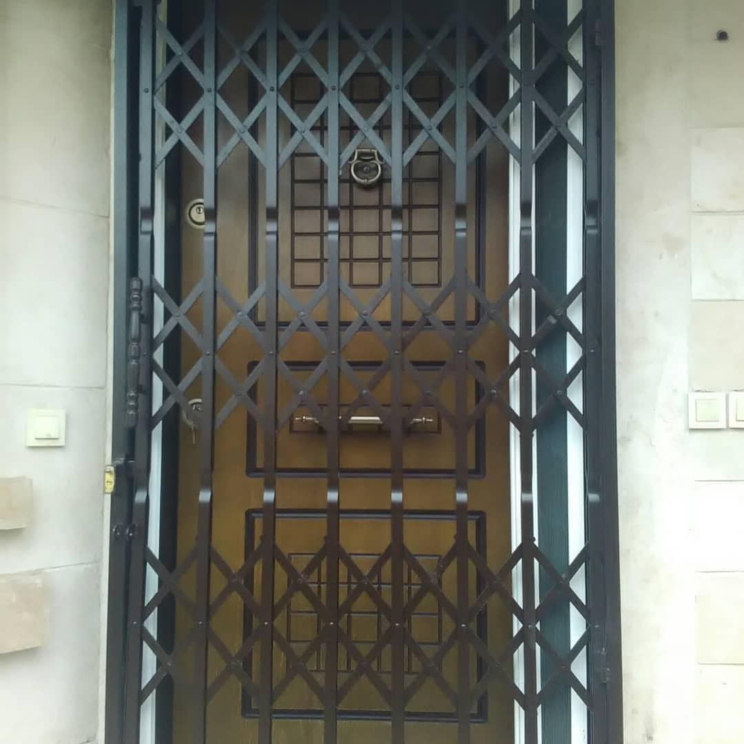 محافظ فلزی درب آپارتمان