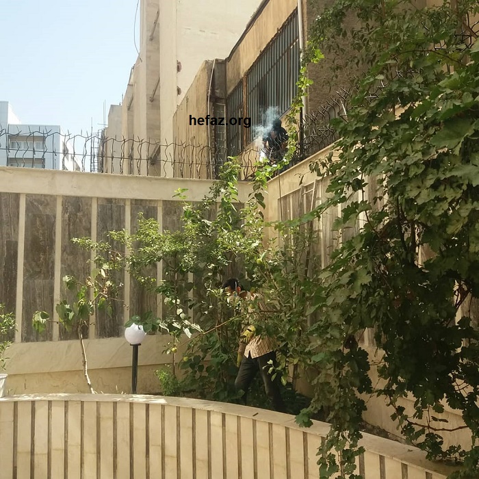 حفاظ غیرقابل عبور بالای دیوار بلند