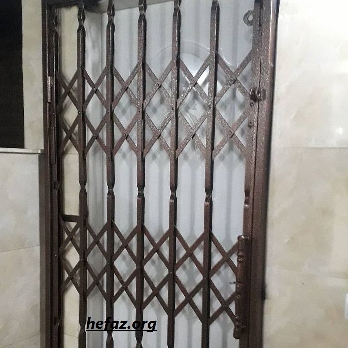 نصب انواع حفاظ آکاردئونی درب