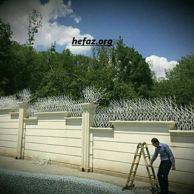 حفاظ نرده ای روی دیوار