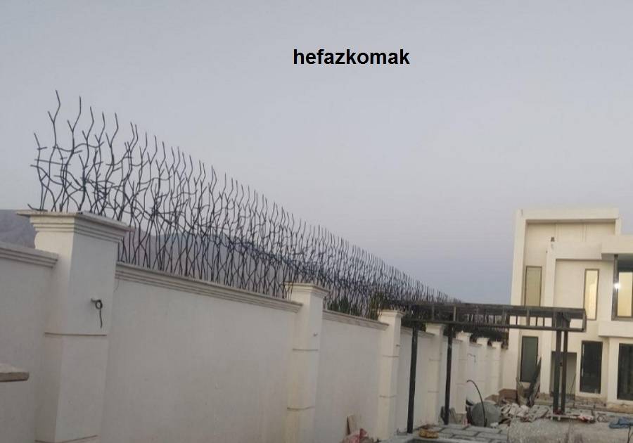 معرفی مزیت انواع نرده شاخ گوزنی بالای دیوار
