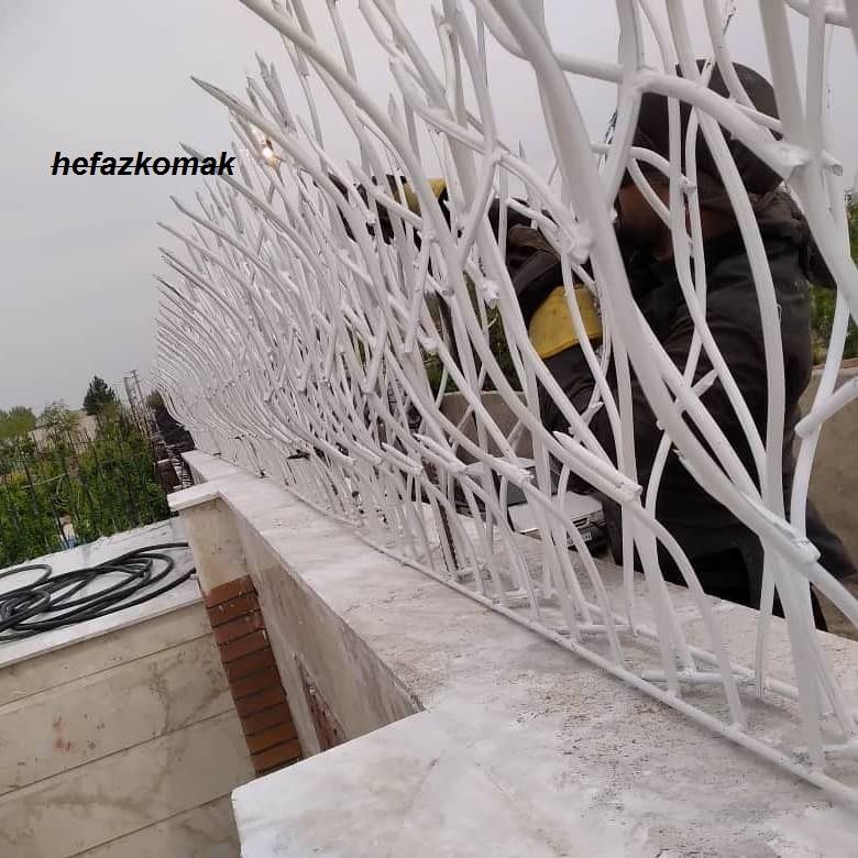 حفاظ دور دیوار محوطه بیرونی