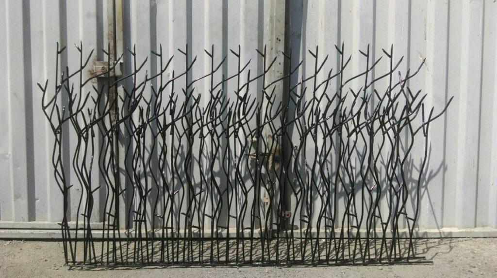 نرده حفاظتی شاخ گوزنی بالای دیوار با ارتفاع 120 سانتی‌متر