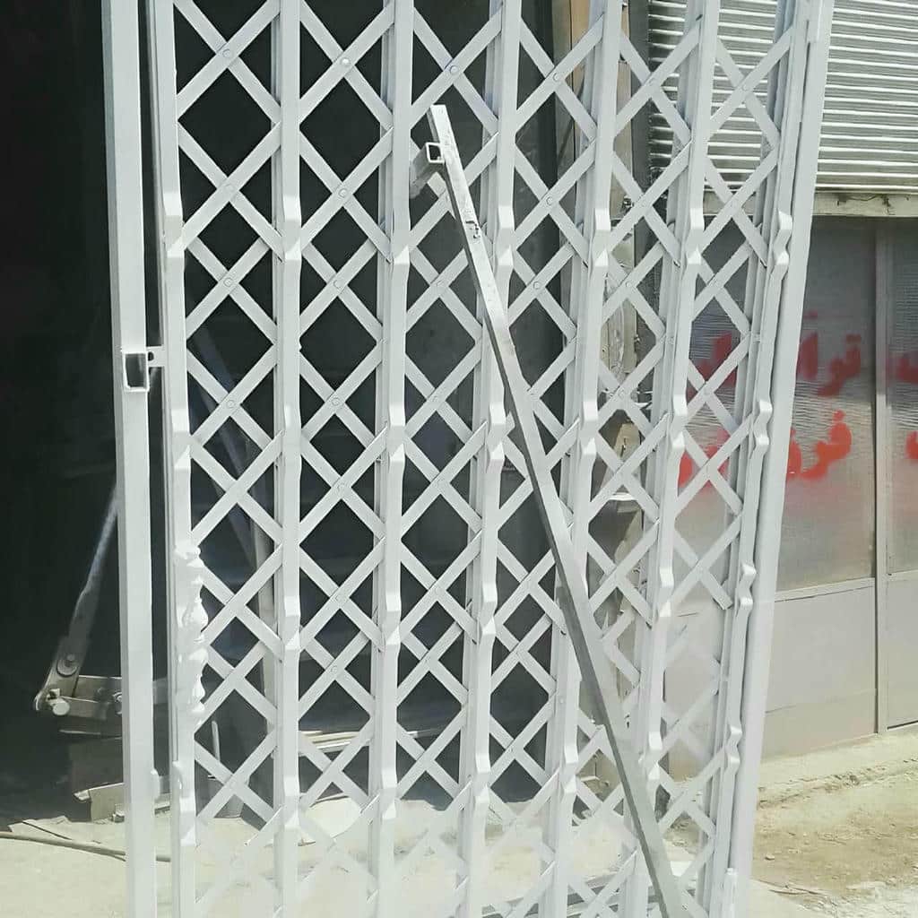 درب آکاردئونی آهنی با قفل ایمن برای آپارتمان&zwnj;ها