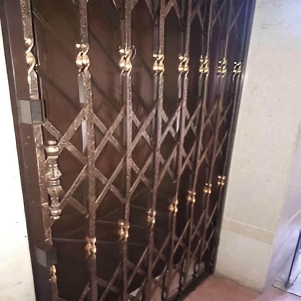 درب آکاردئونی در فروشگاهها و پاساژها