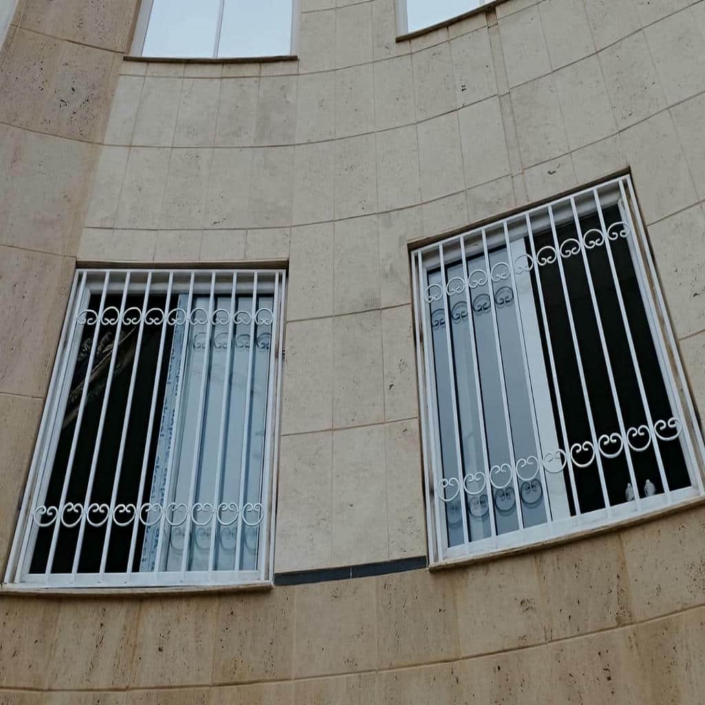 آیا حفاظ پنجره در اندازه&zwnj;ها و ابعاد مختلف موجود هستند؟