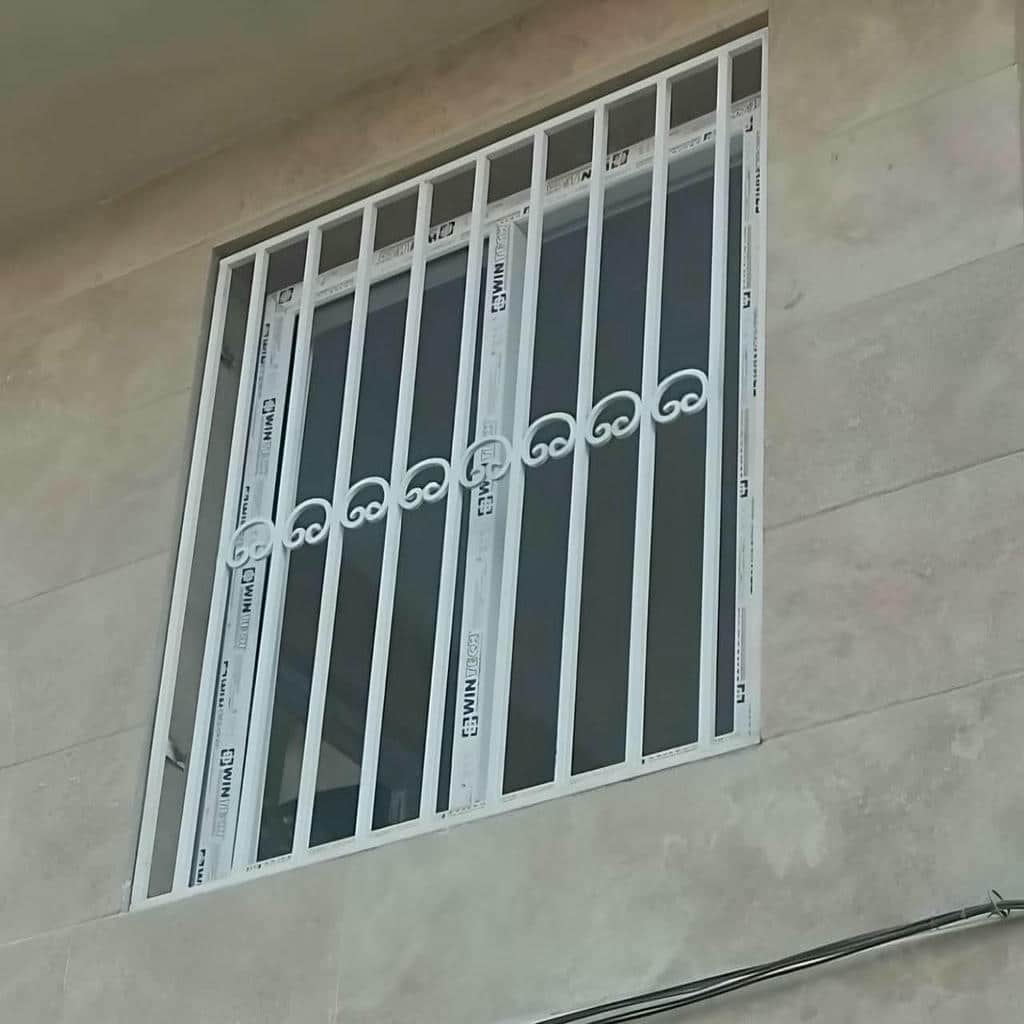 حفاظ پنجره ساده در اندازه‌ها و ابعاد مختلف