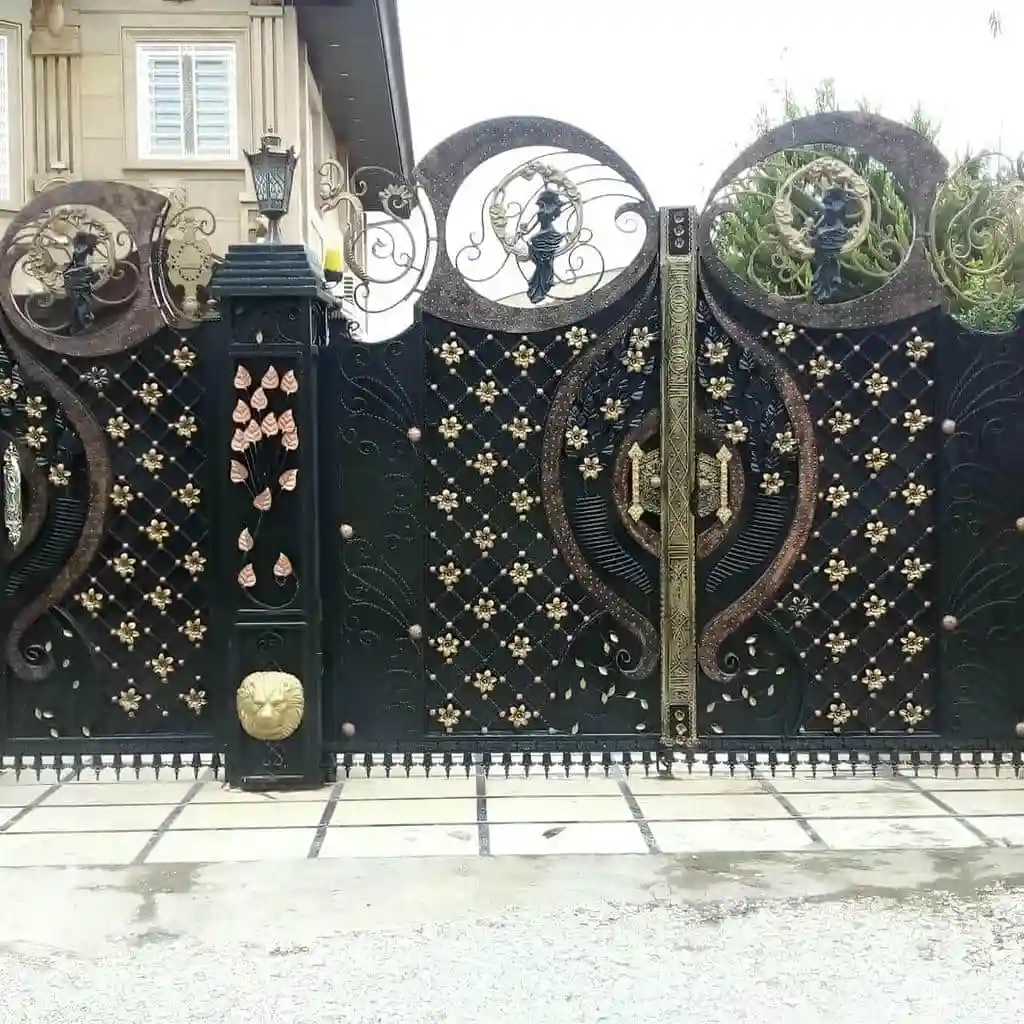 طراحی و ساخت درب آهنی ویلا ریلی