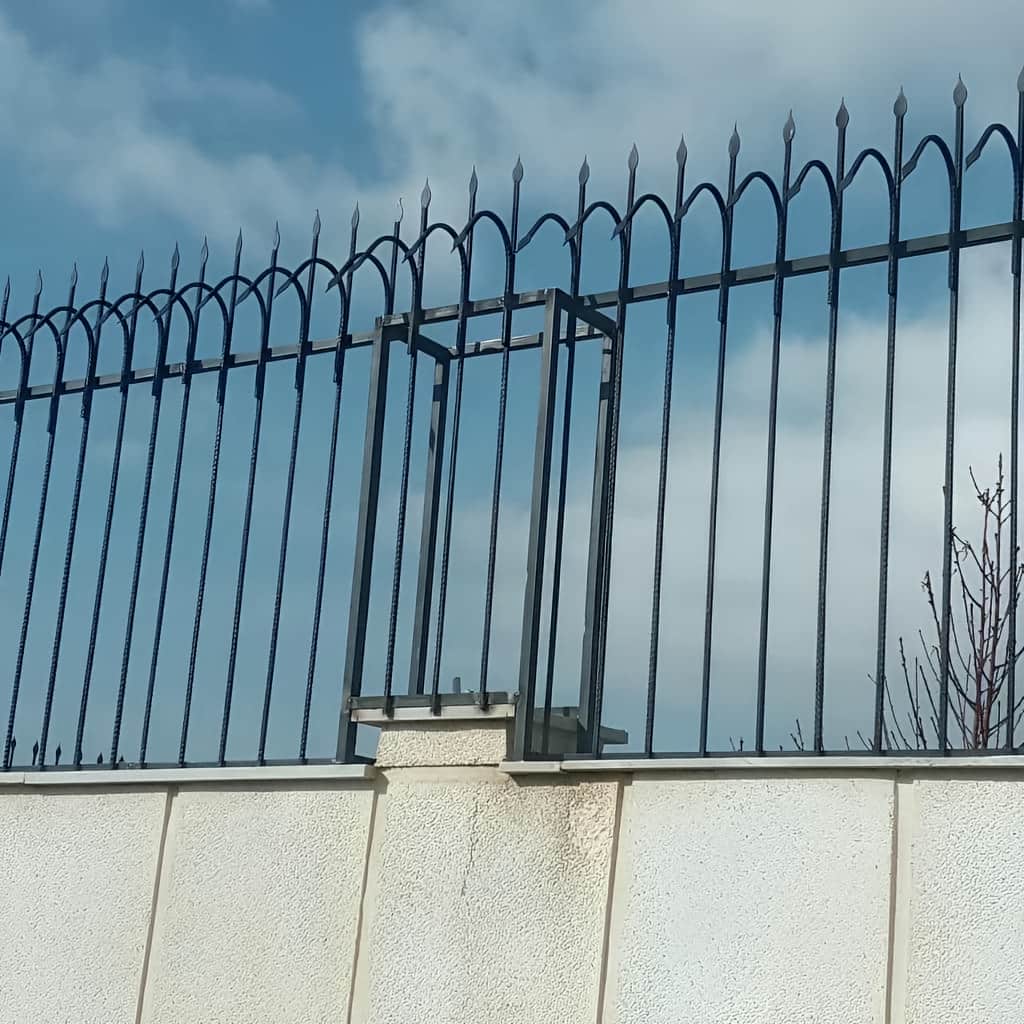نصب حفاظ روی دیوار