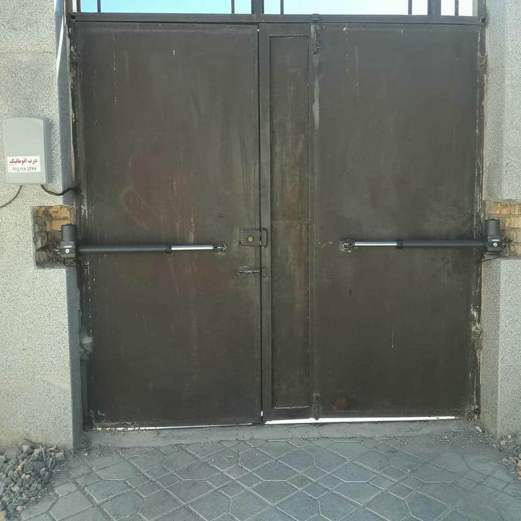 مقایسه جک درب پارکینگ در بندر بوشهر
