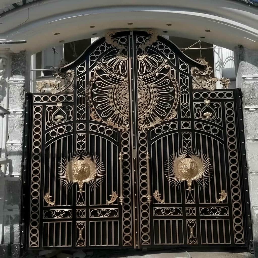 درب حیاط در رشت