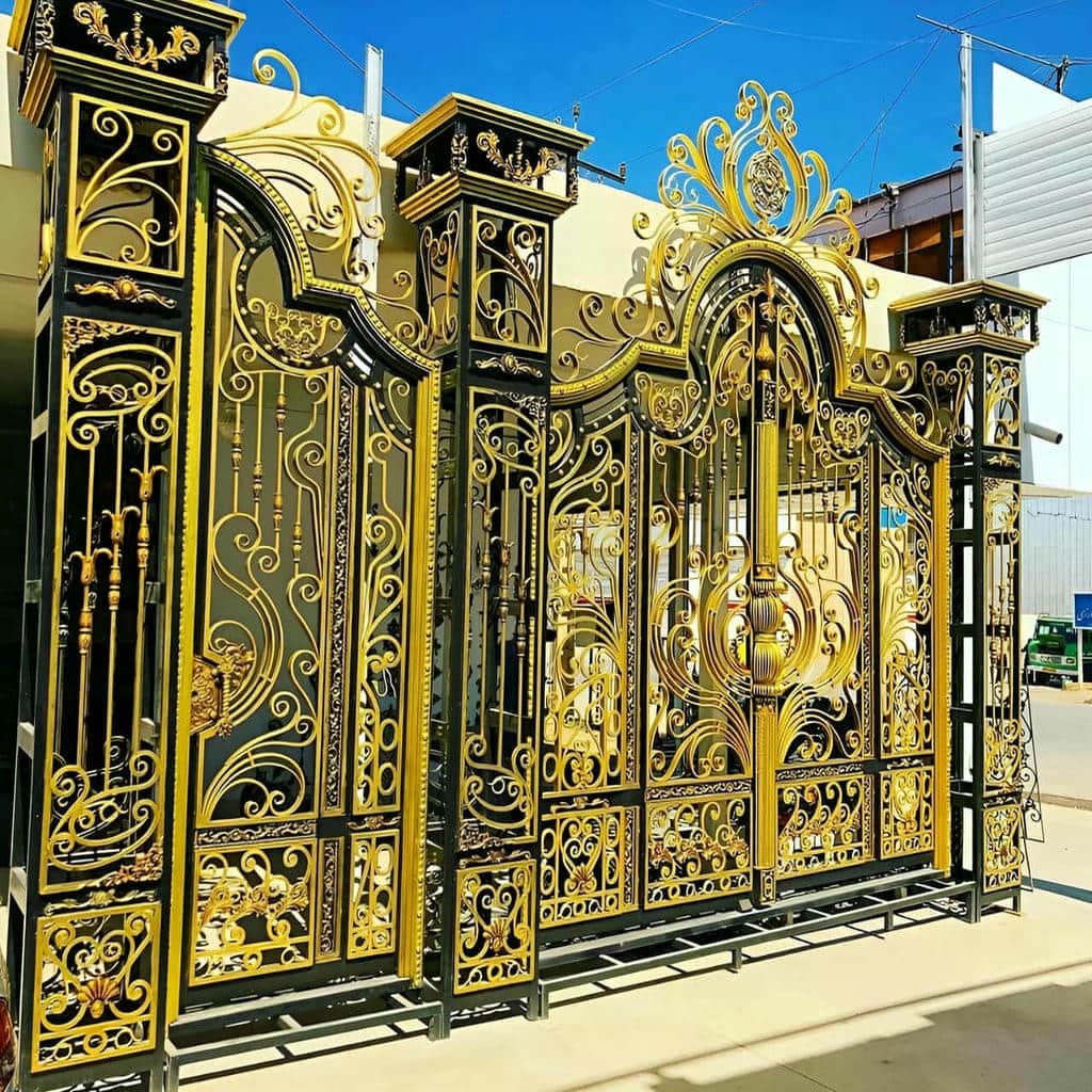 مقایسه درب حیاط کاشان