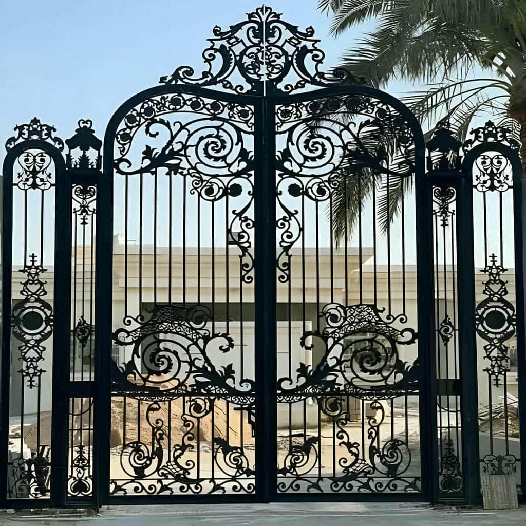 تحلیل درب حیاط در بندر لنگه