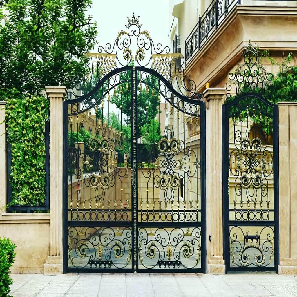 توضیحات درب حیاط همدان