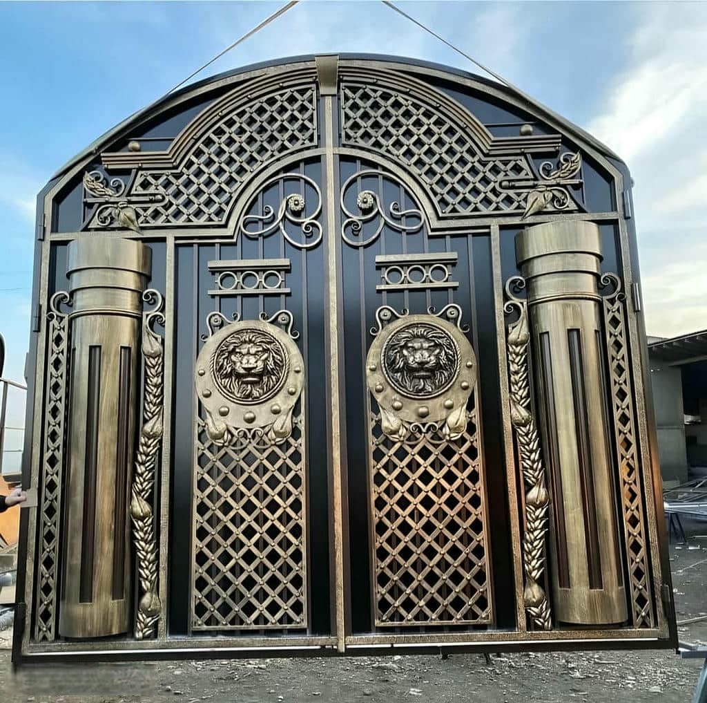 نصب درب حیاط یراق استاندارد در آبسرد