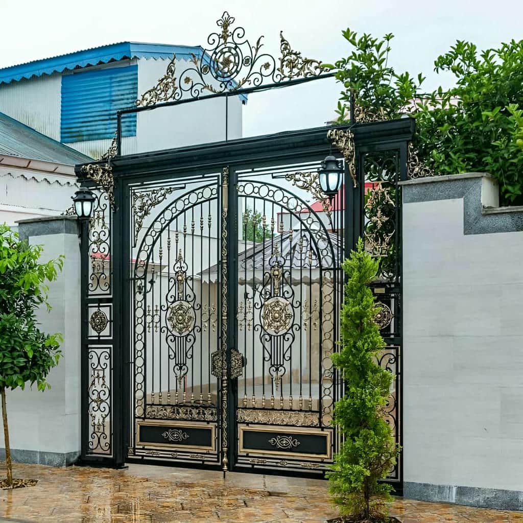 نصب درب حیاط یراق استاندارد در دماوند