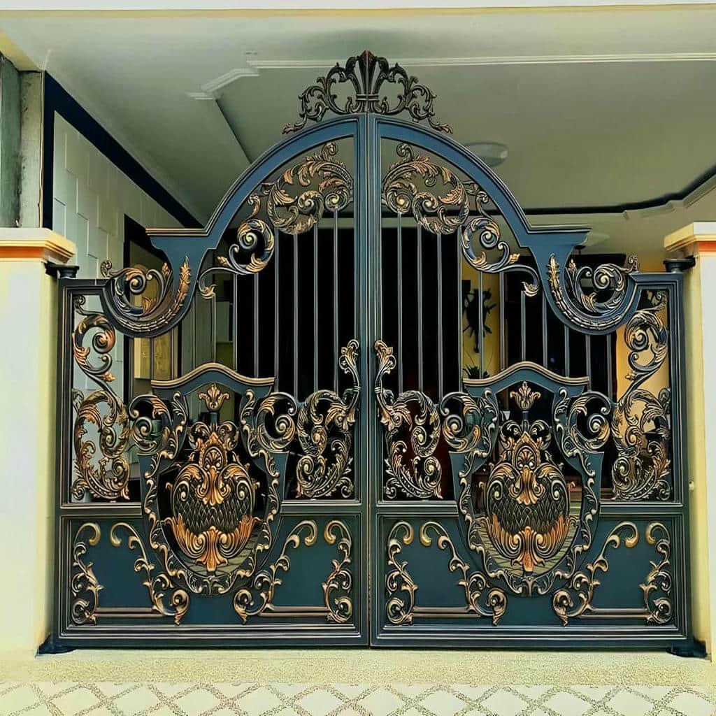 مقایسه درب حیاط در آبادان