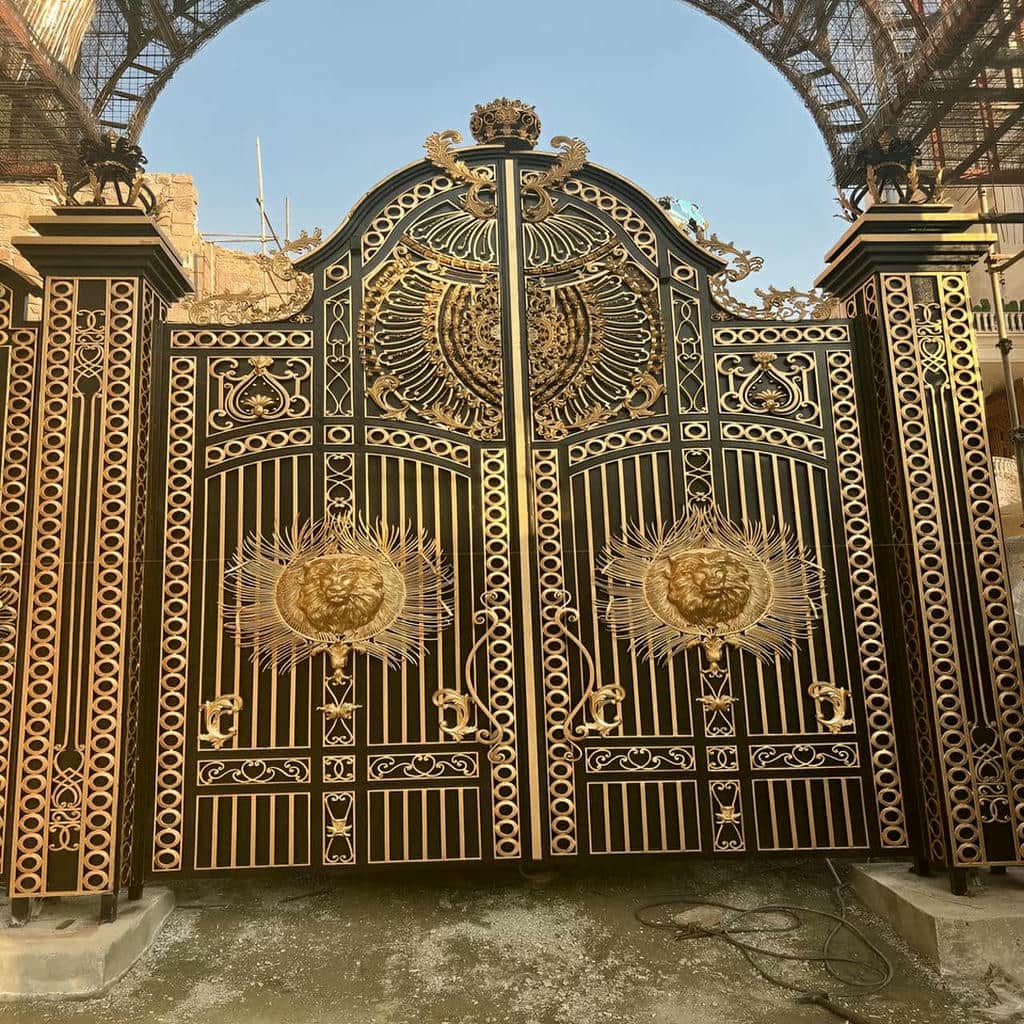 خرید درب حیاط فرفورژه کلاسیک در سمنان
