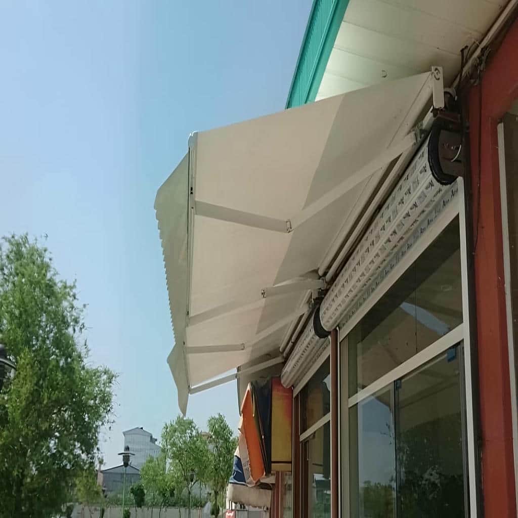 سایبان برقی در همدان