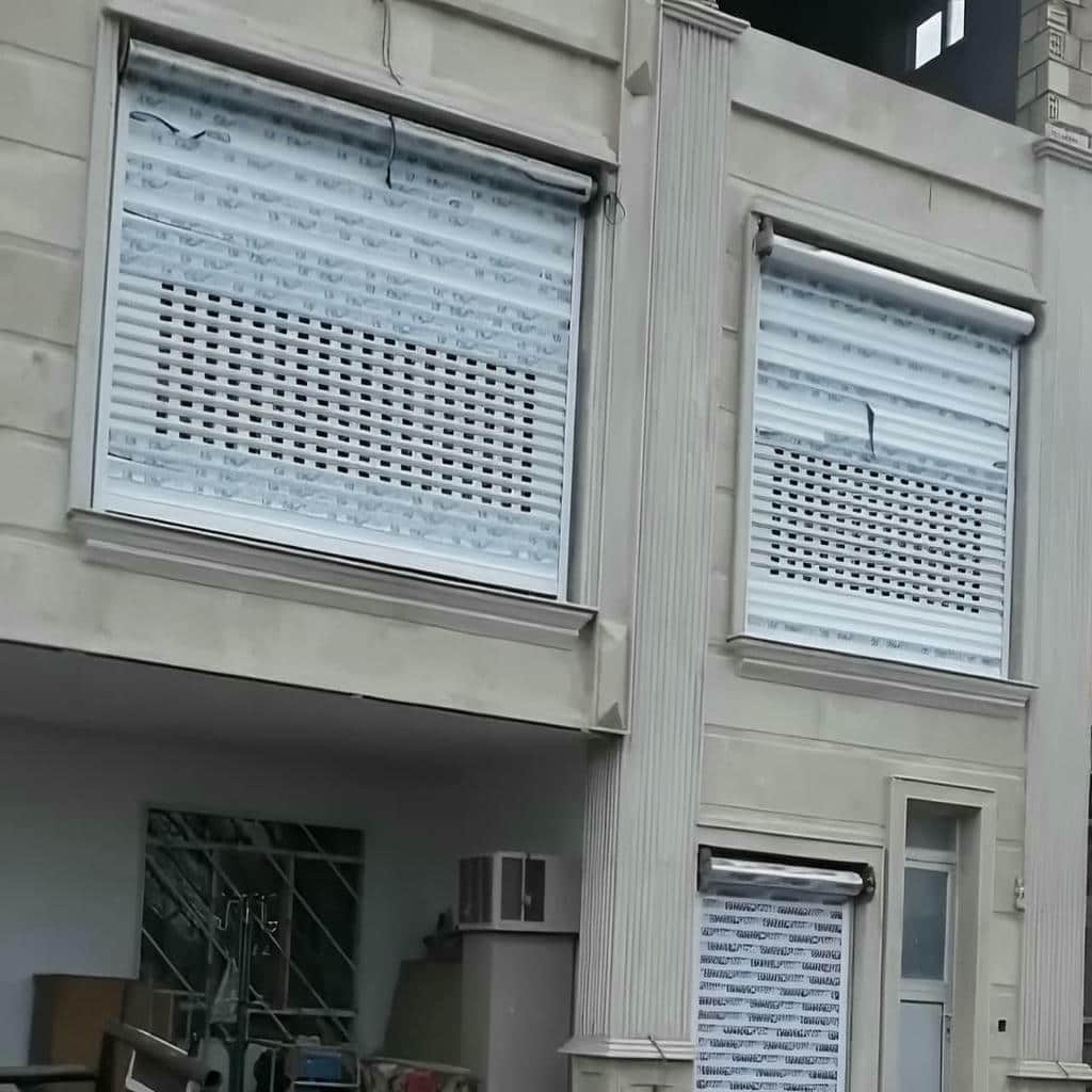 مقایسه کرکره برقی در بندر بوشهر