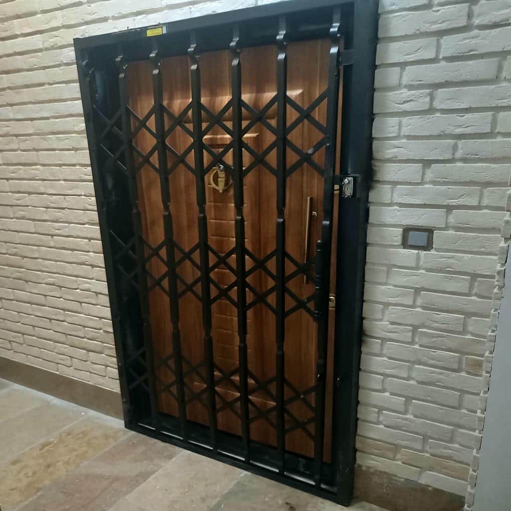 تحلیل درب آکاردئونی فلزی در بندر بوشهر تحلیل درب آکاردئونی فلزی در بندر بوشهر