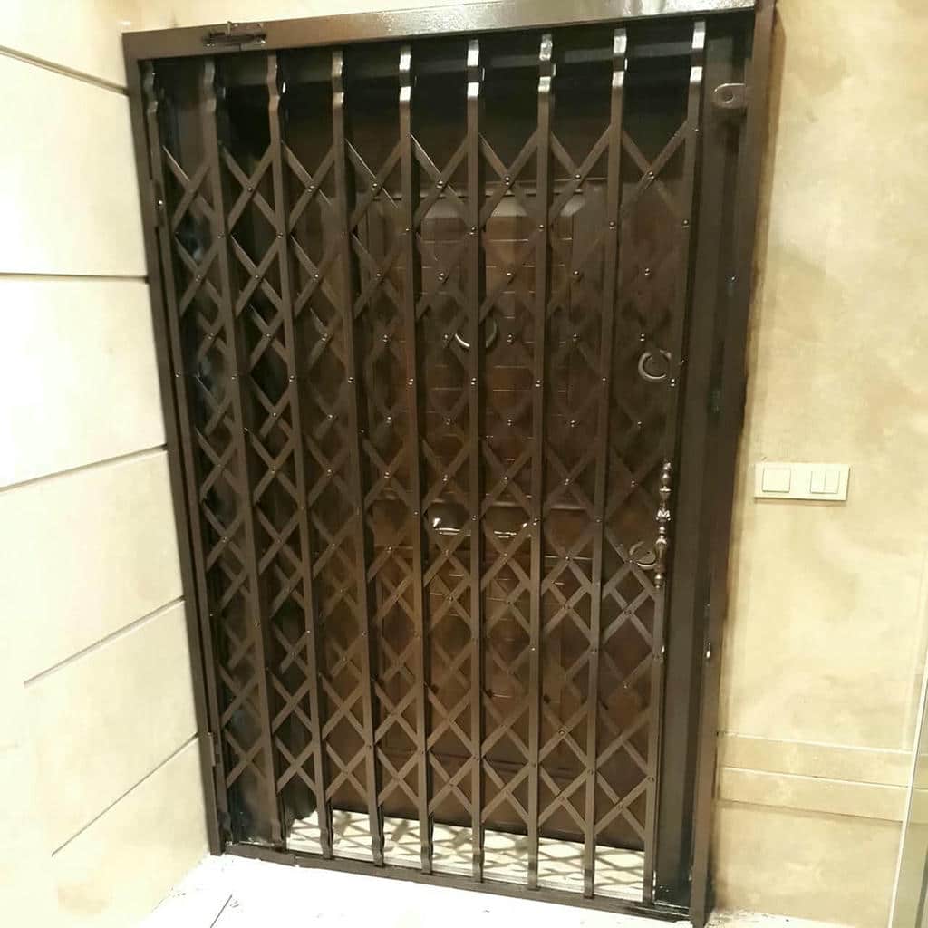 جزئیات درب آکاردئونی فلزی در نیشابور