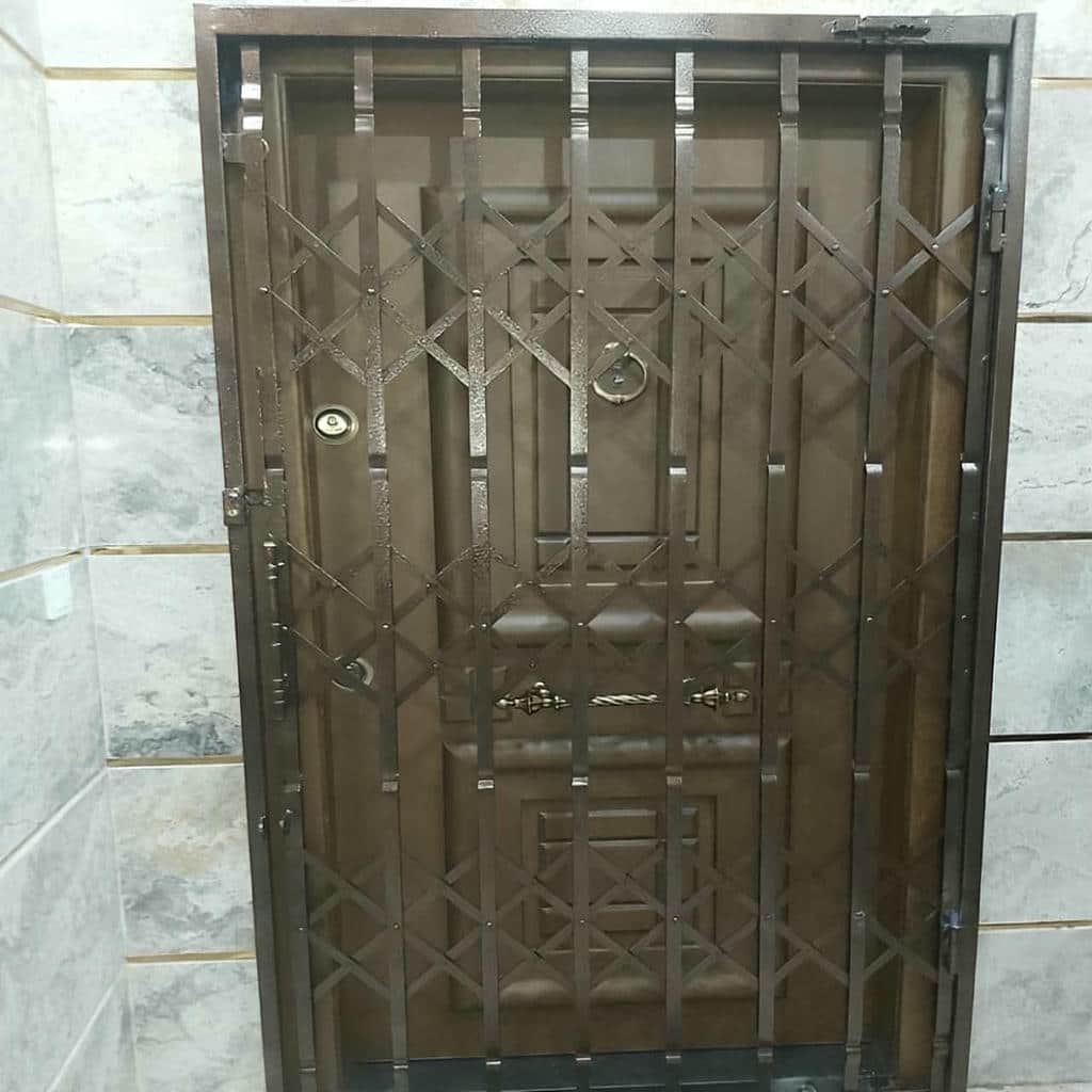 درب آکاردئونی در ساوه