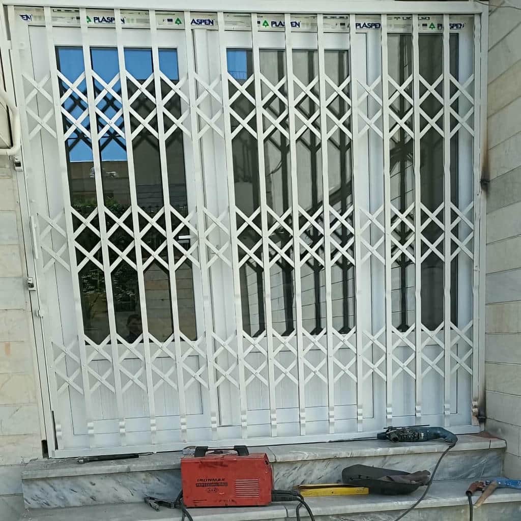 درب آکاردئونی در کمال شهر