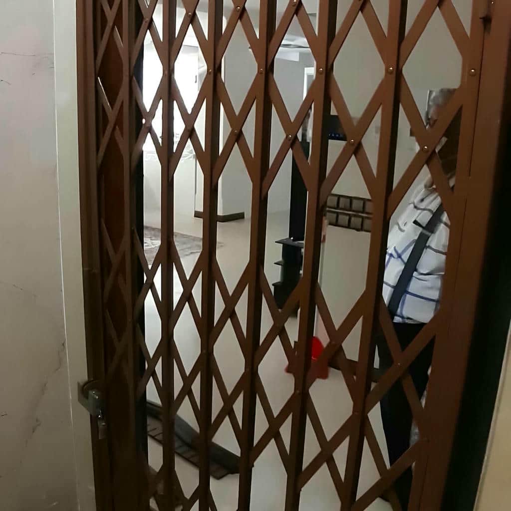 درب آکاردئونی در اندیشه