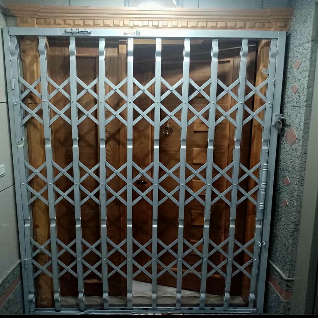 درب آکاردئونی در نظرآباد