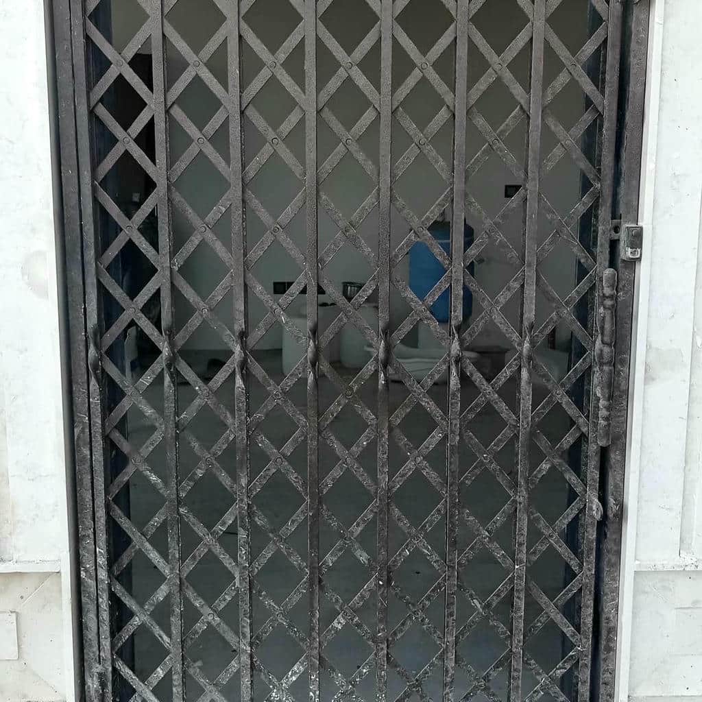 مقایسه درب آکاردئونی فلزی در استان گلستان مقایسه درب آکاردئونی فلزی در استان گلستان