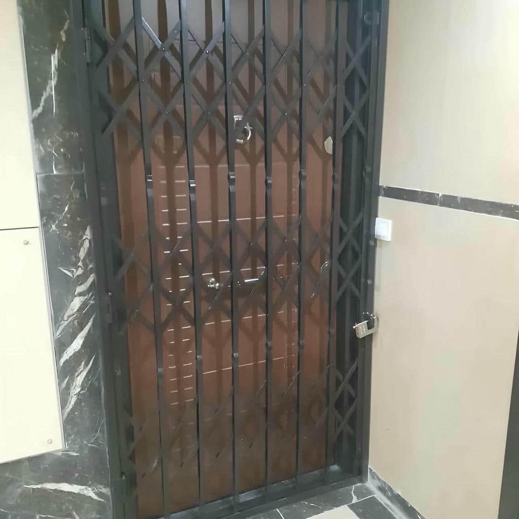 جزئیات درب آکاردئونی فلزی در اردبیل