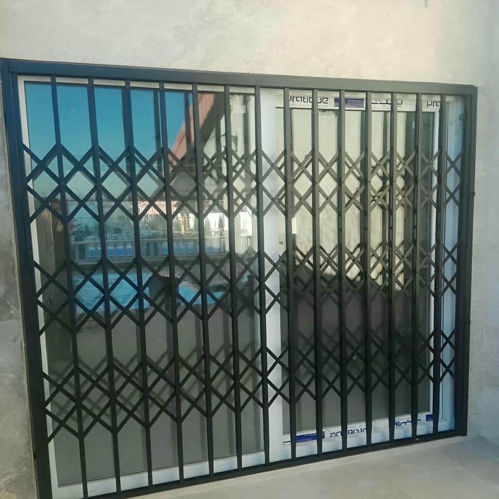 نصب درب آکاردئونی اداری در هشتگرد