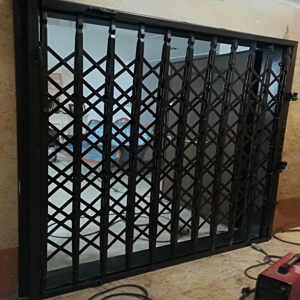 ارزیابی درب آکاردئونی فلزی در محمودآباد ارزیابی درب آکاردئونی فلزی در محمودآباد