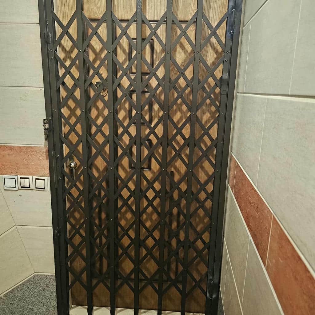 مقایسه درب آکاردئونی فلزی در ارومیه