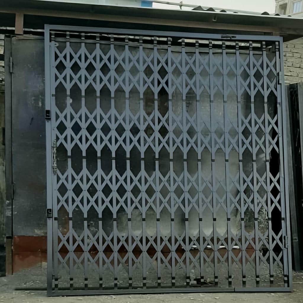 درب آکاردئونی در اصفهان
