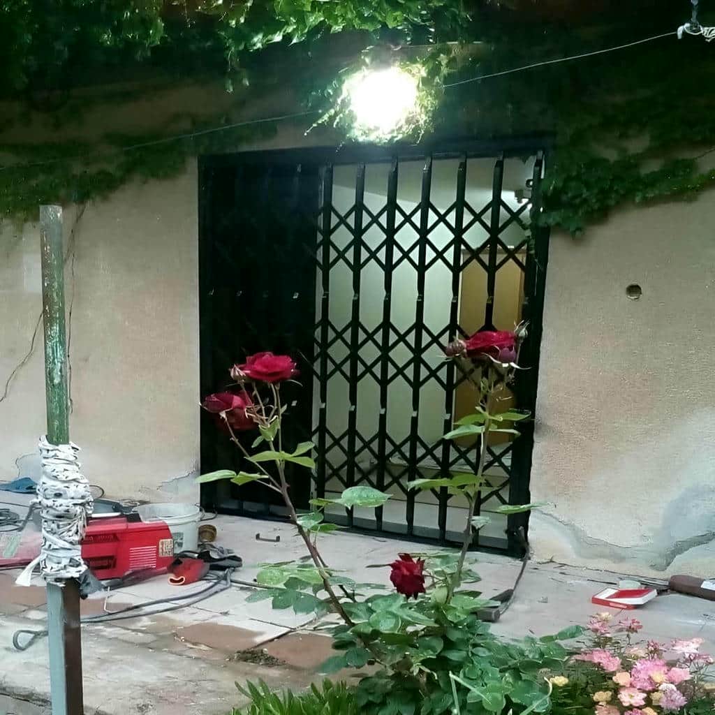 جزئیات درب آکاردئونی فلزی در کرمان
