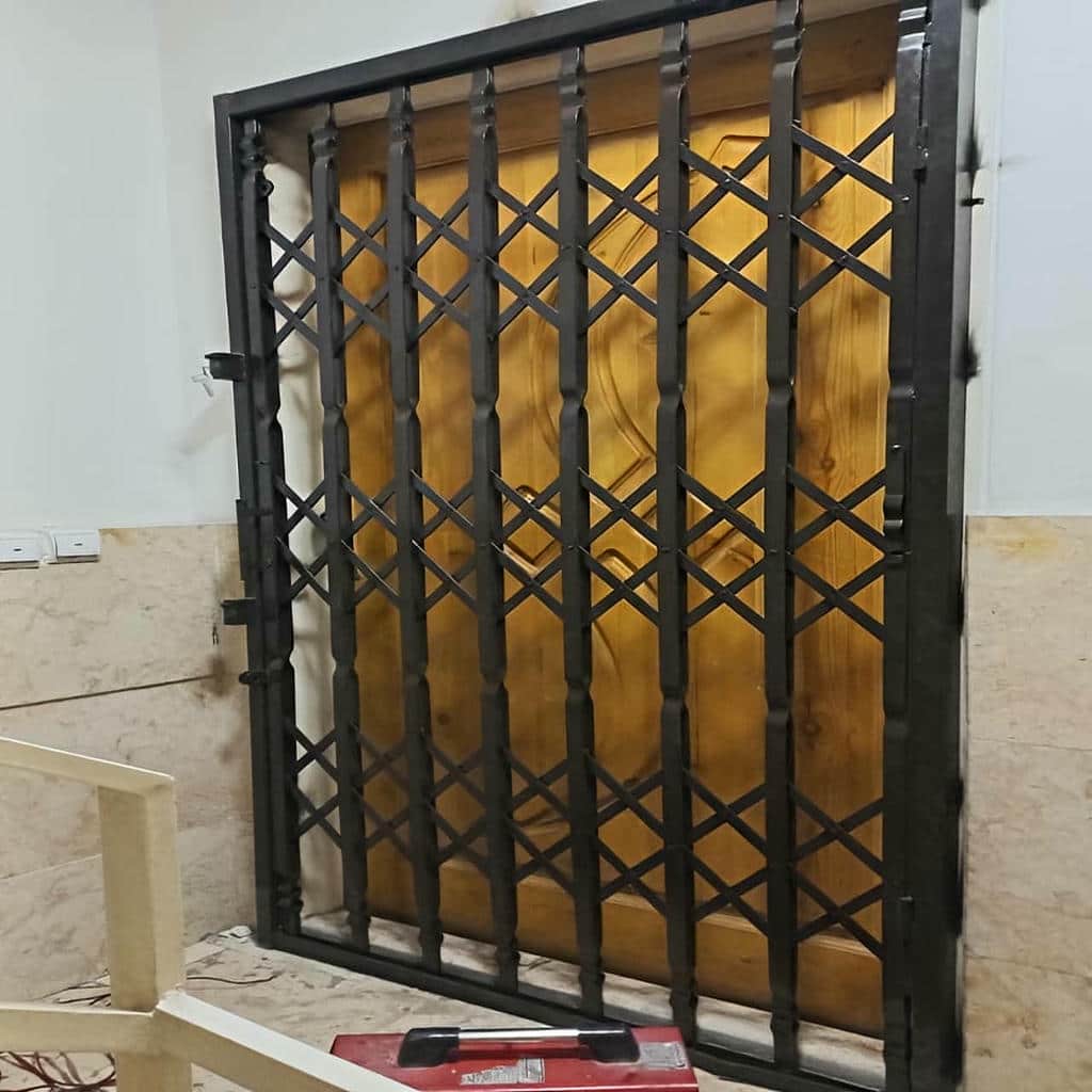 نصب درب آکاردئونی مسکونی در اندیشه