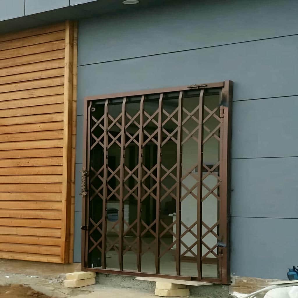 نصب درب آکاردئونی مسکونی در کیش