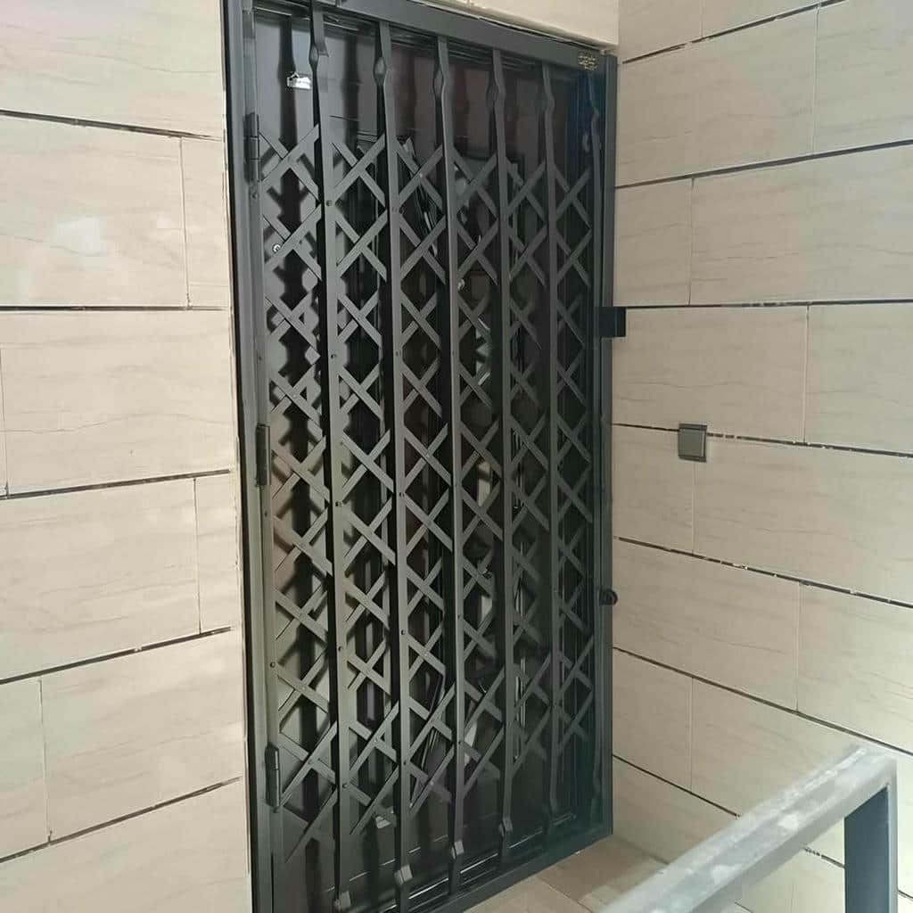 مقایسه درب آکاردئونی فلزی در بندرعباس