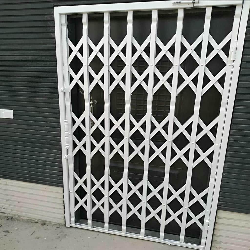 درب آکاردئونی در همدان