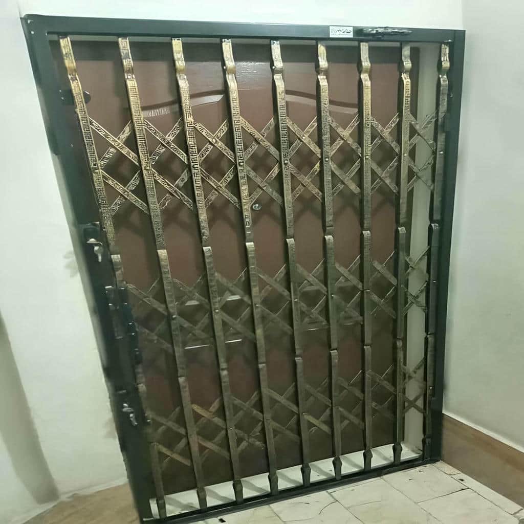 نصب درب آکاردئونی ویلایی در طالقان