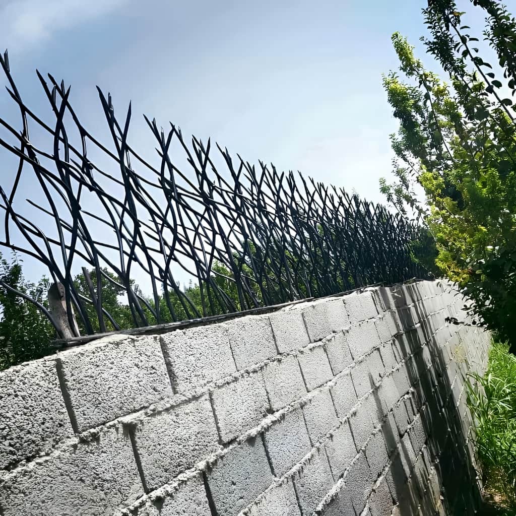 حفاظ شاخ گوزنی و حفاظ سرنیزه ای با نصب اصولی روی دیوار