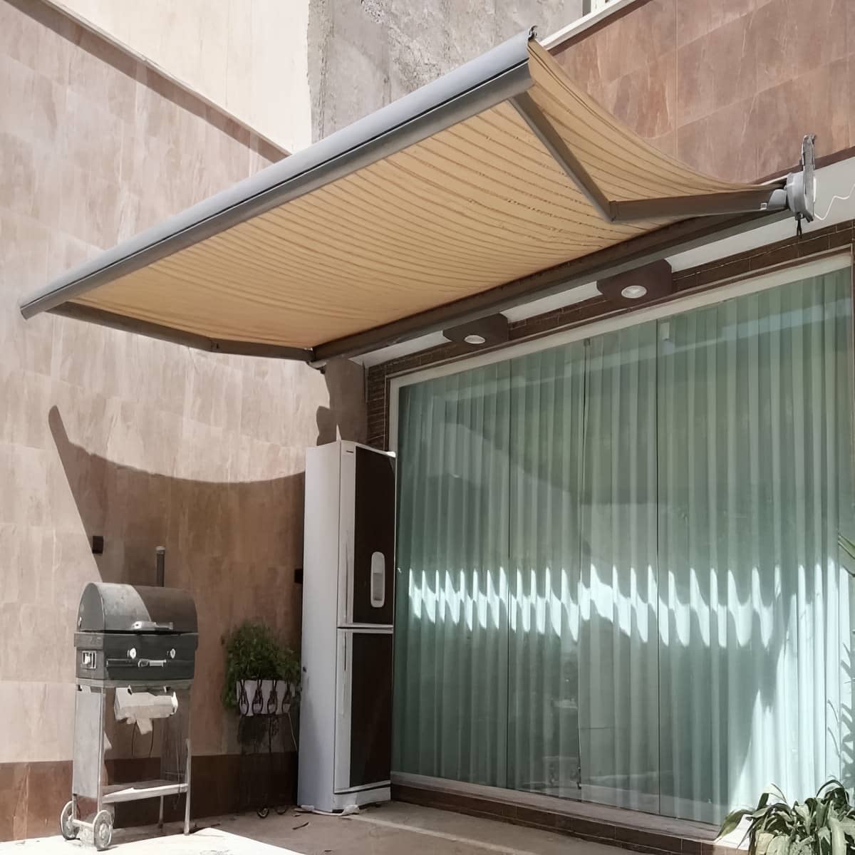 کنترل از راه دور سایبان برقی با ماژول موبایلی کنترل از راه دور سایبان برقی با ماژول موبایلی