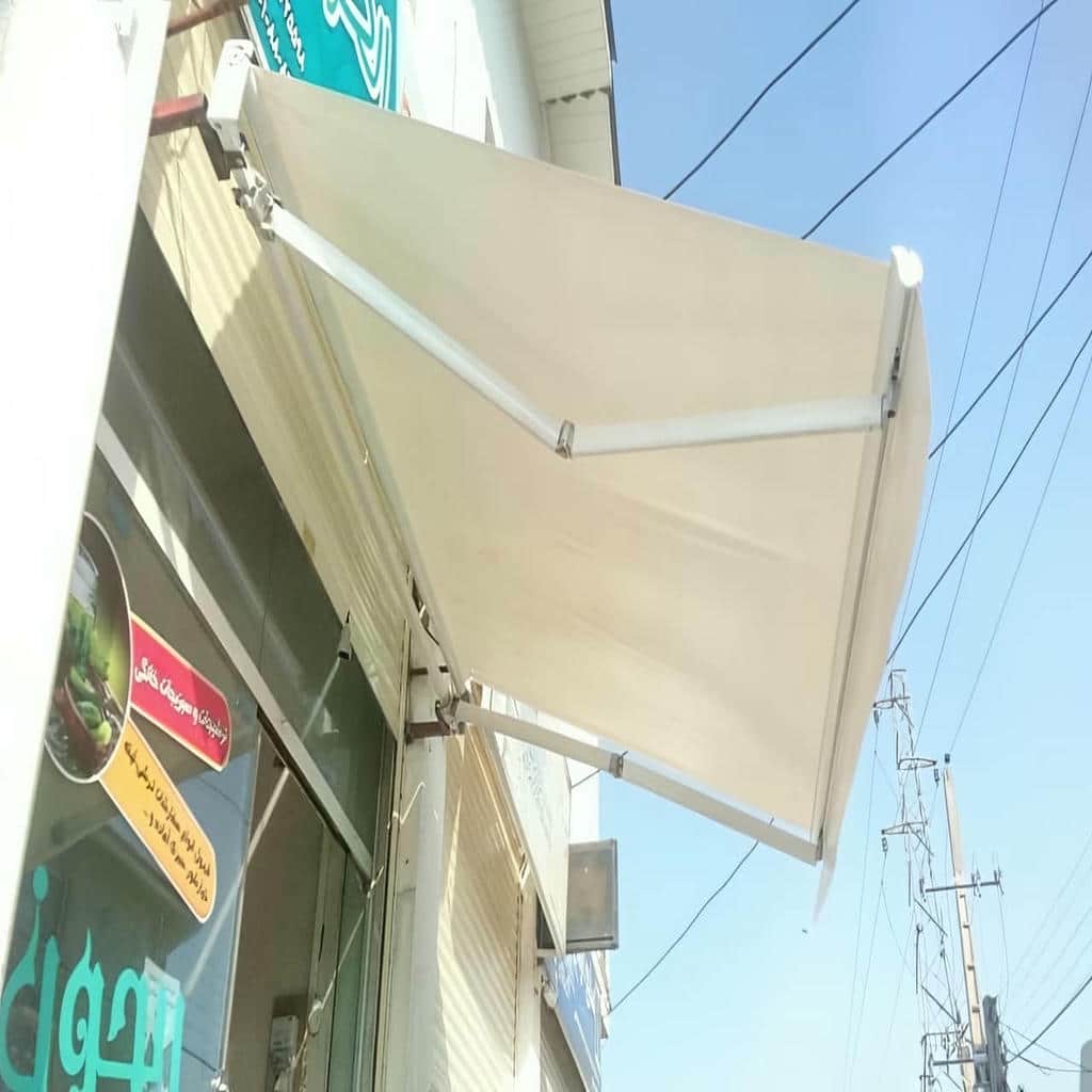 سایبان برقی با شیب نصب مناسب برای خروج آب سایبان برقی با شیب نصب مناسب برای خروج آب