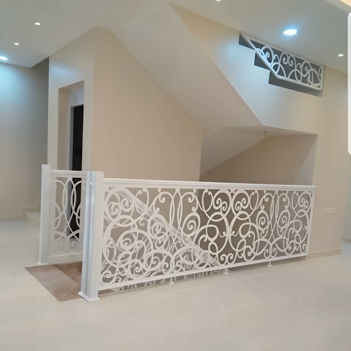 نرده سی ان سی مدرن مینیمال با فریم فلزی ظریف نرده سی ان سی مدرن مینیمال با فریم فلزی ظریف