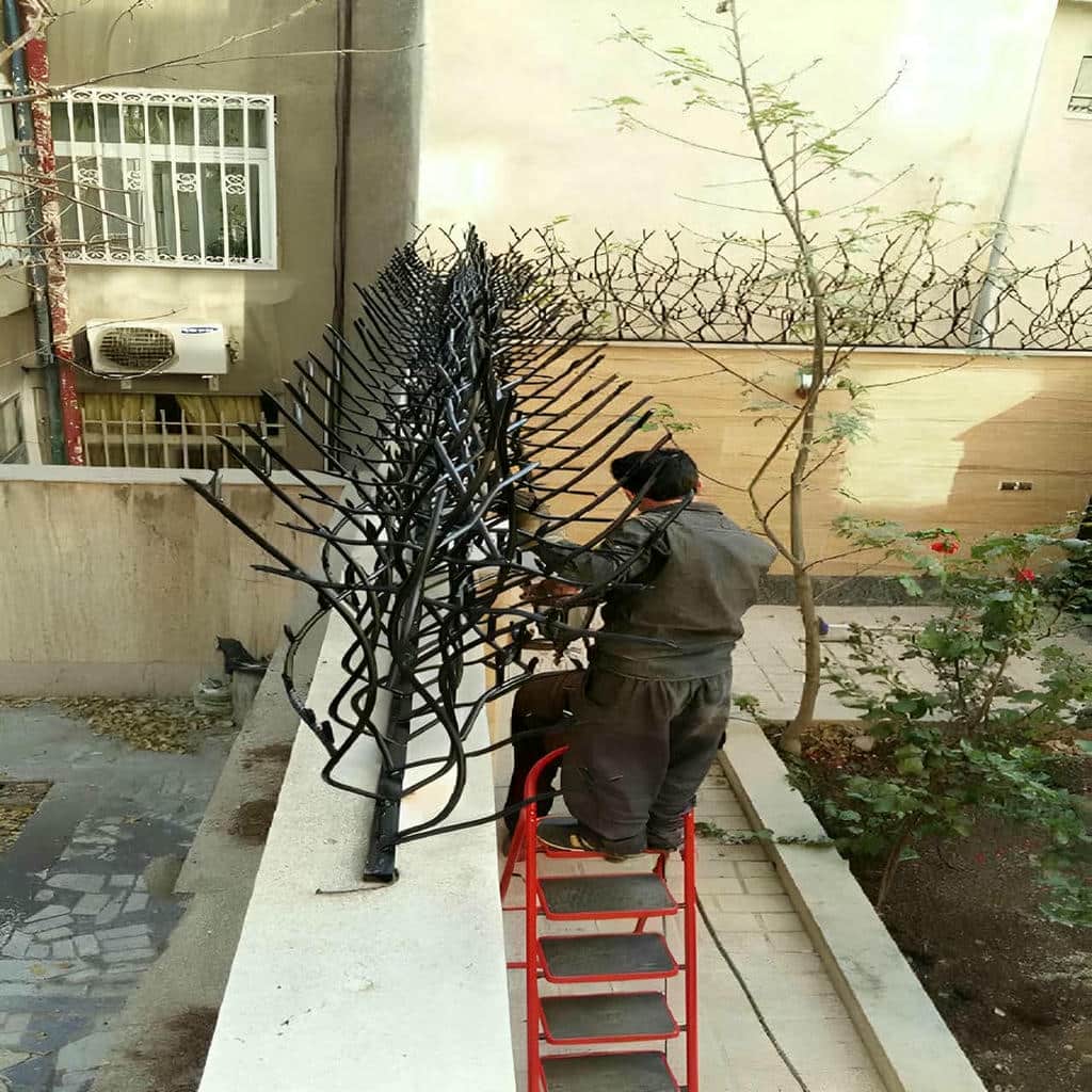حفاظ روی دیوار با رنگ مقاوم فضای باز