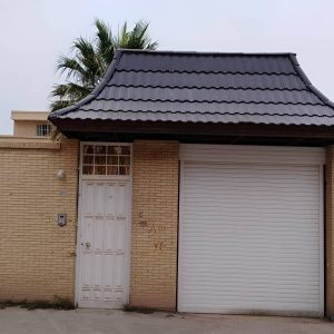 آردواز شیک سردرب حیاط با طراحی هماهنگ درب ورودی آردواز شیک سردرب حیاط