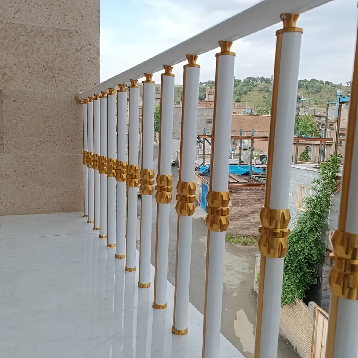 نرده استیل ضدزنگ تراس با نصب دقیق روی کف تراس نرده استیل ضدزنگ تراس با نصب دقیق روی کف تراس